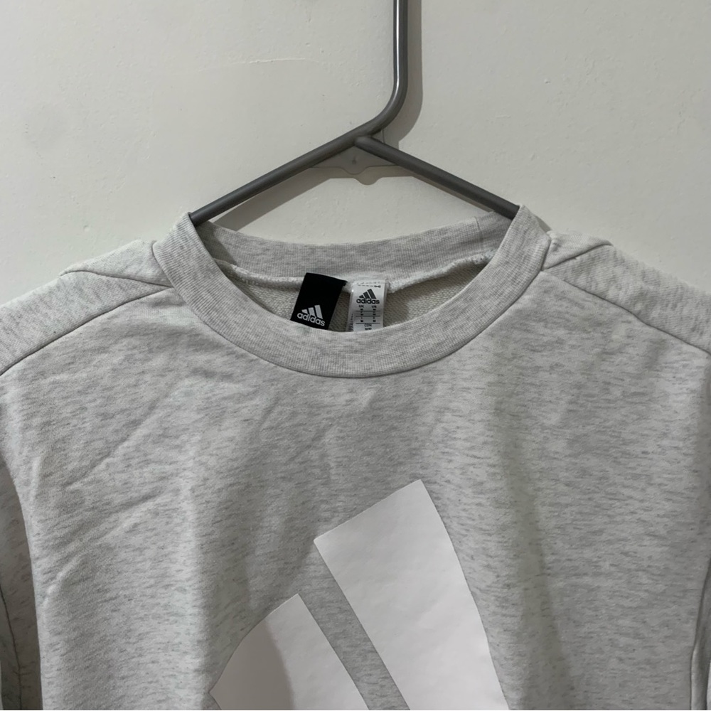 LIKE NEW ADIDAS OVERSIZED SWEATSHIRT - Picture 2 of 7